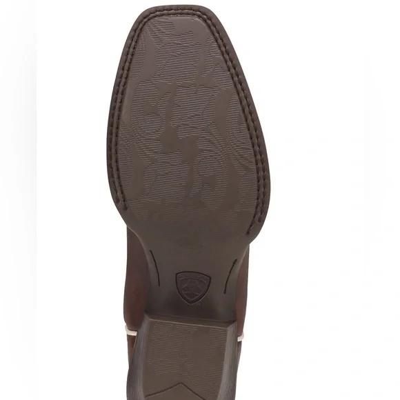 Ariat Yukon brown Legend Spirt boots, bradded cross design on toes. - Picture 8 of 14